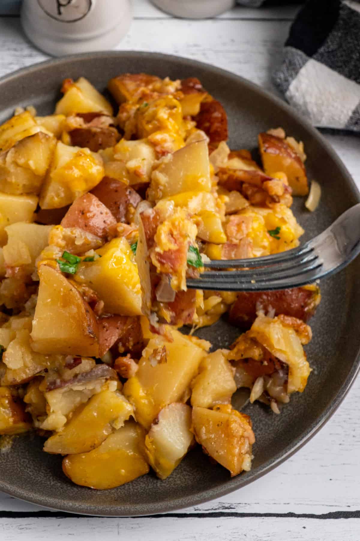 https://slowcookermeals.com/wp-content/uploads/2022/05/Slow-Cooker-Cheesy-Ranch-Potatoes-2.jpg