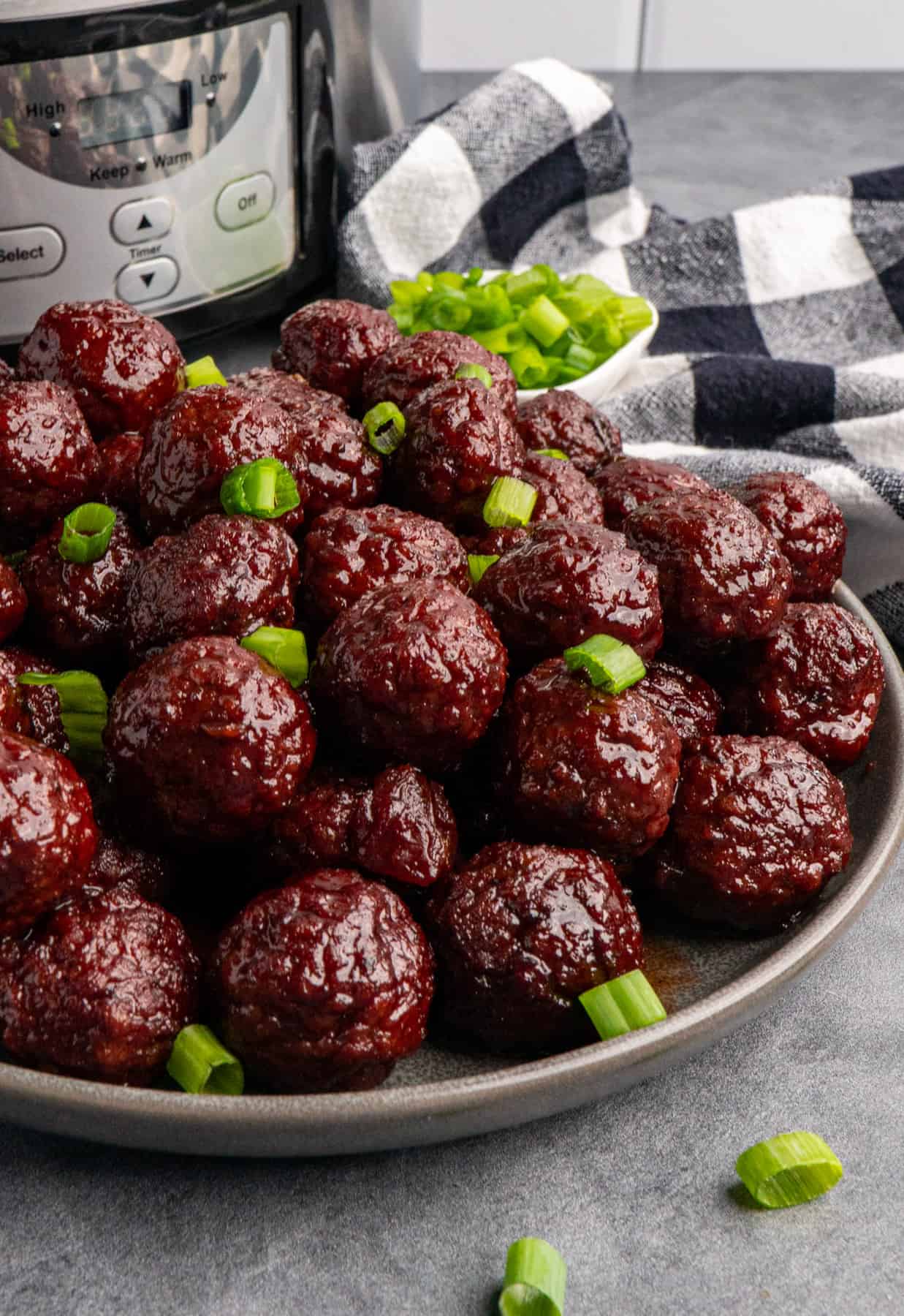 Crockpot Appetizer Meatballs - Crockpot Grape Jelly Chili Meatballs