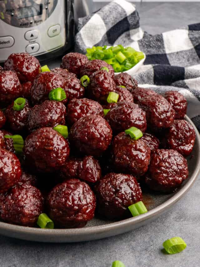 Slow Cooker Meatballs with Grape Jelly and Chili SauceRecipe