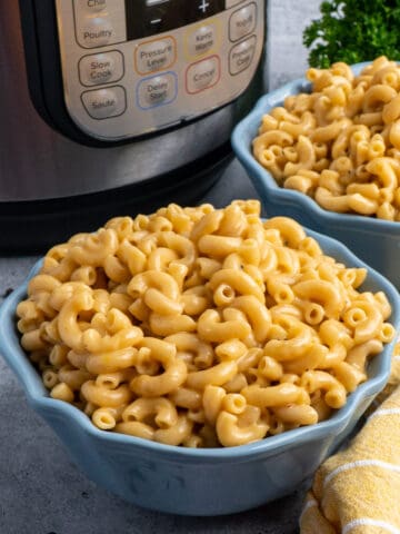 Instant Pot mac and cheese in two blue bowls.
