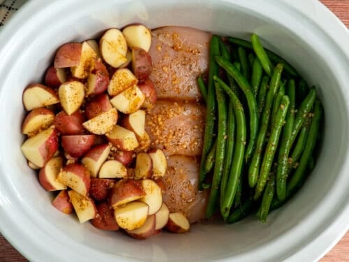 https://slowcookermeals.com/wp-content/uploads/2023/02/Crockpot-Chicken-Potatoes-and-Green-Beans-500x375.jpg