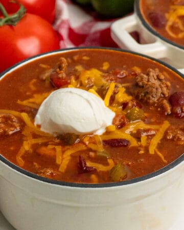 Close up of Wendy's chili in a white bowl.