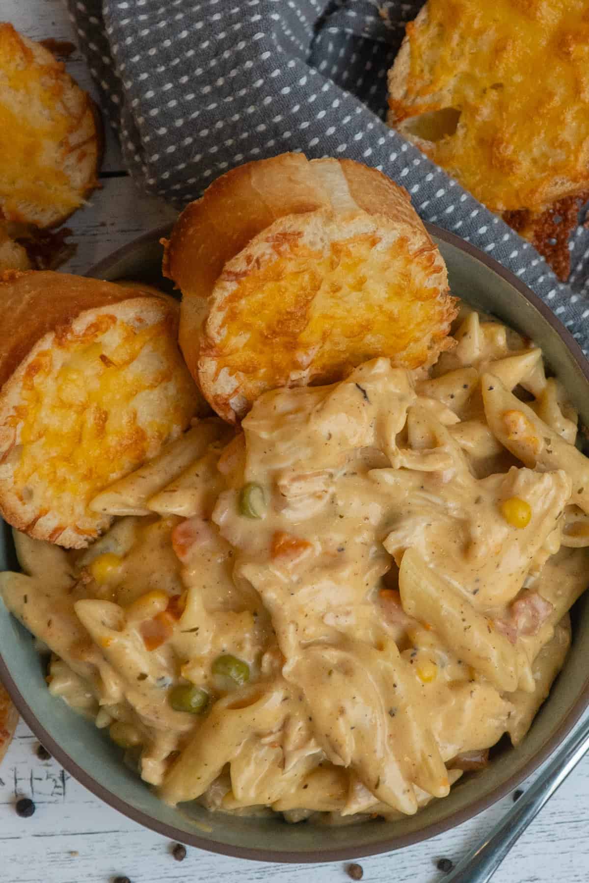 A bowl filled with chicken pot pie with pasta.